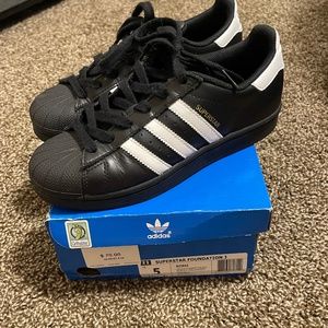 COPY - Adidas Superstars